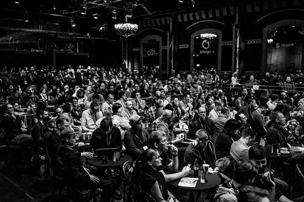 Le public lors d'une conférence Beyond Tellerand.